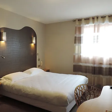 فندق Logis Auv'hotel 3*