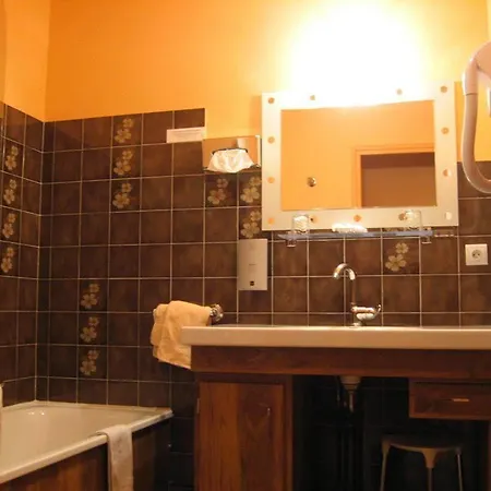 فندق Logis Auv'hotel مورياك