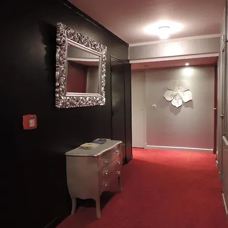 Logis Auv'hotel 3* مورياك