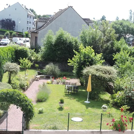 Logis Auv'hotel 3* مورياك