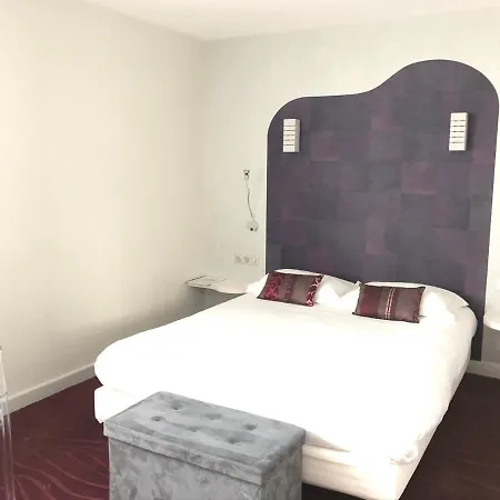 Logis Auv'hotel فندق