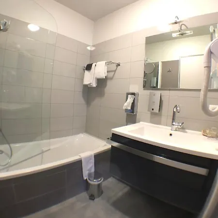 Logis Auv'hôtel Hotel 3*