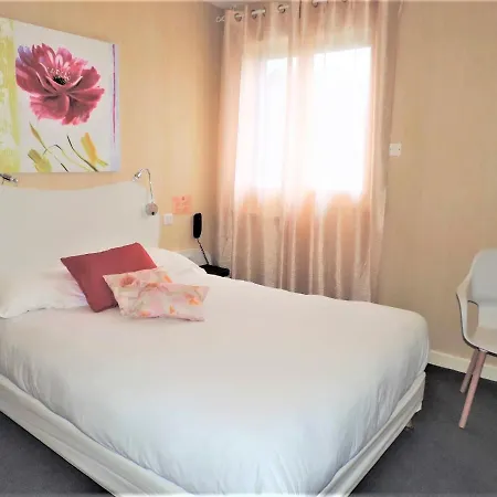 Logis Auv'hotel فندق