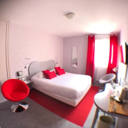 Logis Auv'hotel 3* مورياك