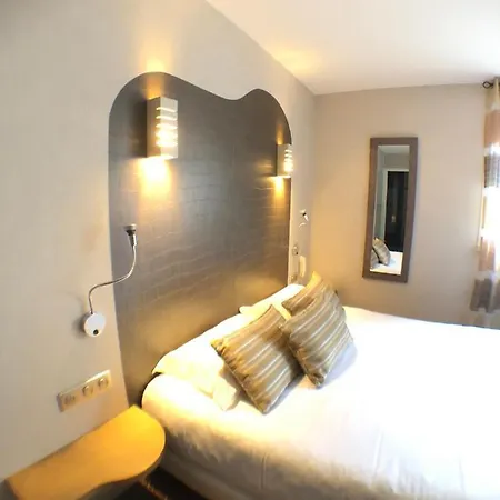 Logis Auv'hotel فندق مورياك